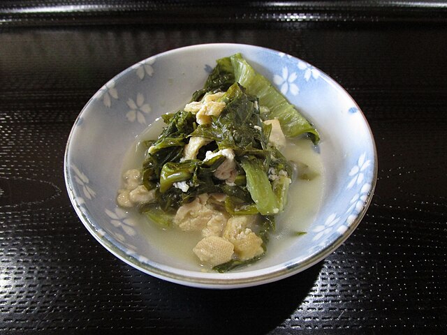 まんばのけんちゃん (Bountiful Greens Embrace): "Harvest's Tender Embrace"