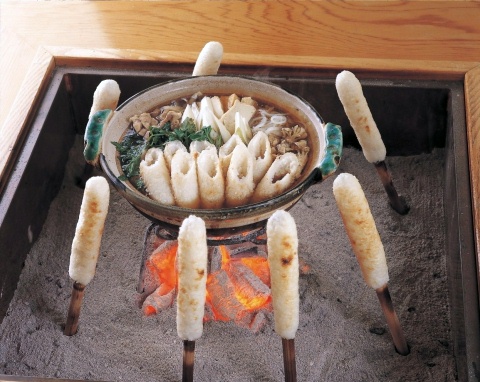 きりたんぽ (Grilled Rice Stick): "Embers of Hearth and Harmony"