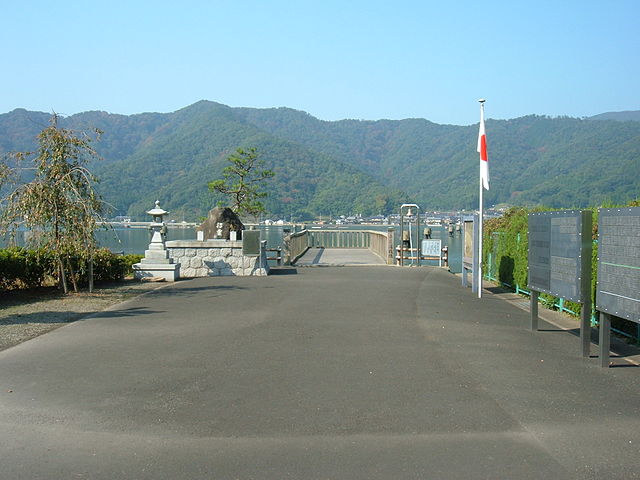 平桟橋(Hiratsubashi): "Whispers of Tranquil Waters"