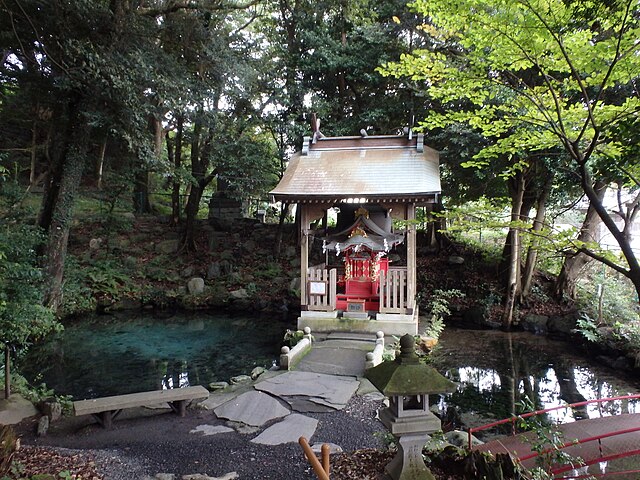 泉が森 (translated泉が森 to English: Forest of Springs): "Whispers of Crystal Waters"