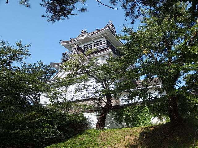 横手公園(Yokote Park): "Whispers of Cherry Blossoms in Tranquil Embrace"