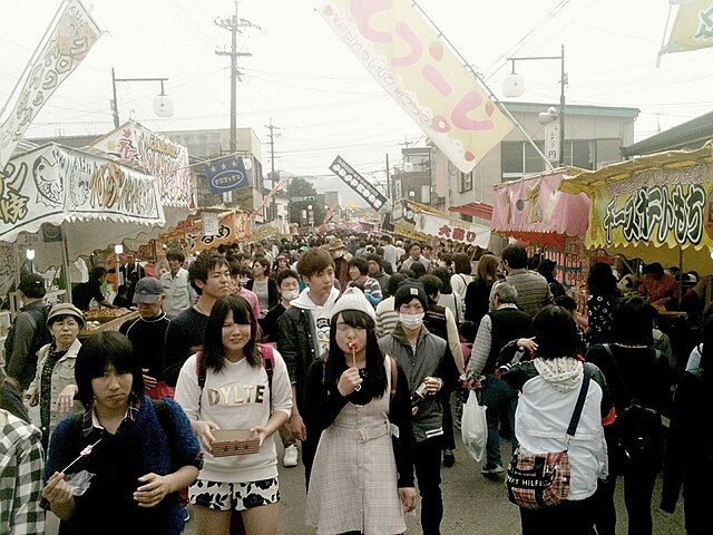 Stalls and Voices at Takaono Naka-no-Ichi