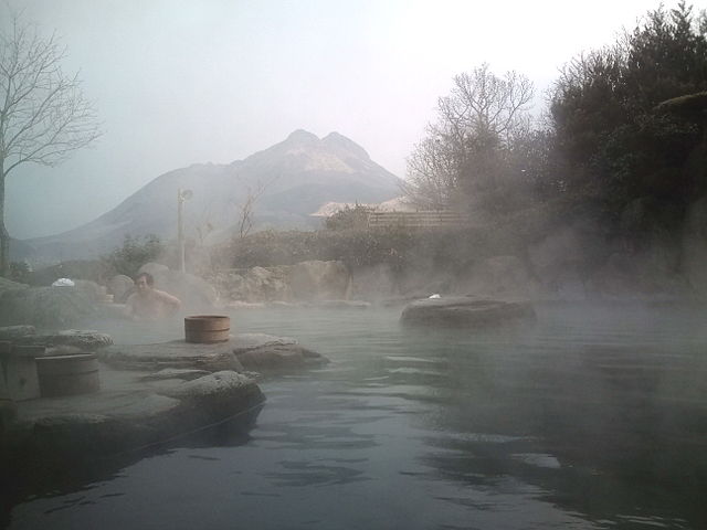 由布院温泉(Yufuin Onsen): "Whispers of Serenity in the Misty Valleys"