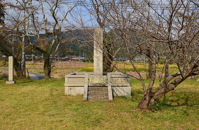 Stones of an 8th-Century Court at Kuni-kyō