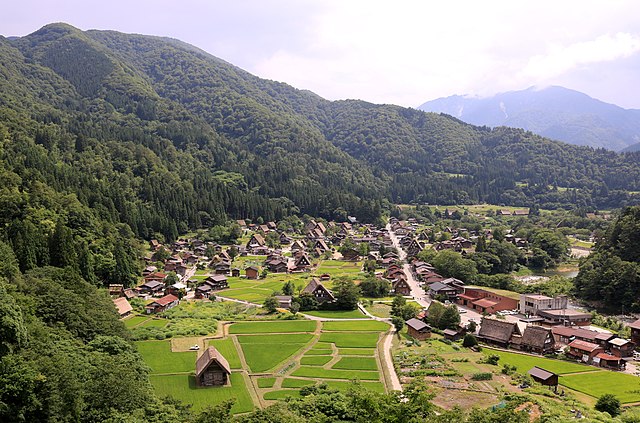 Shirakawa-go: Gassho Roofs Bowing to Snow
