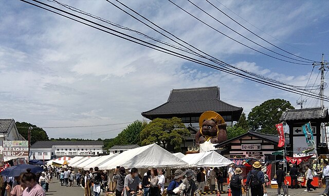 益子陶器市 (Mashiko Pottery Market): "Whispers of Clay and Craft"