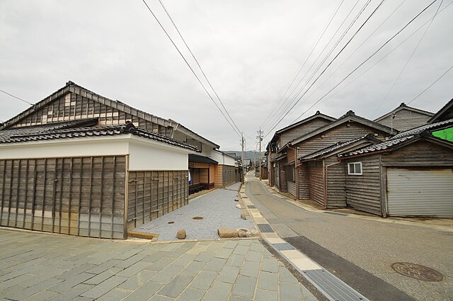 門前町黒島町 (Monzenmachi Kuroshima Town): "Whispers of the Black Island's Gate"