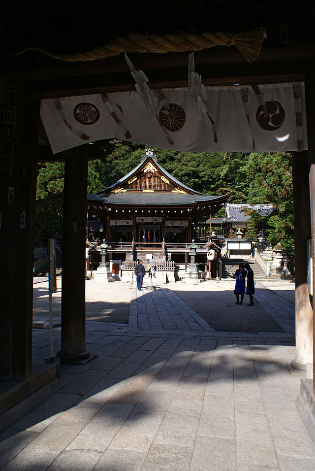 日牟禮八幡宮 (Himure Hachiman Shrine): "Whispers of the Sacred Waters"