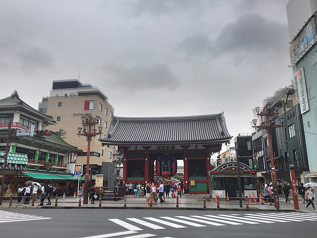 浅草(Asakusa): "Whispers of Ancient Lanterns"
