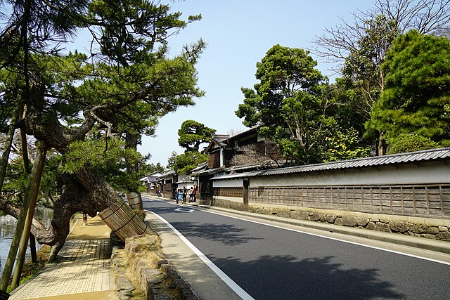 Shiomi Nawate, a Salt-Scented Corridor to the Past