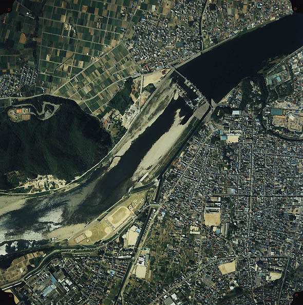 Gliding Between Kiso's Cliffs on the Nihon Rhine