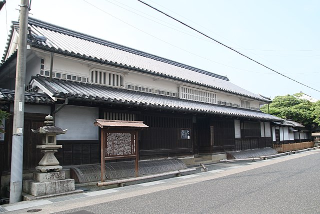 旧矢掛本陣石井家 (Old Yakake Honjin Ishii House): "Whispers of Time in the Echoing Hall"