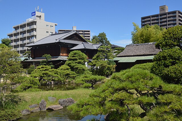 香風園(Fragrant Breeze Garden): Whispering Petals in the Gentle Wind
