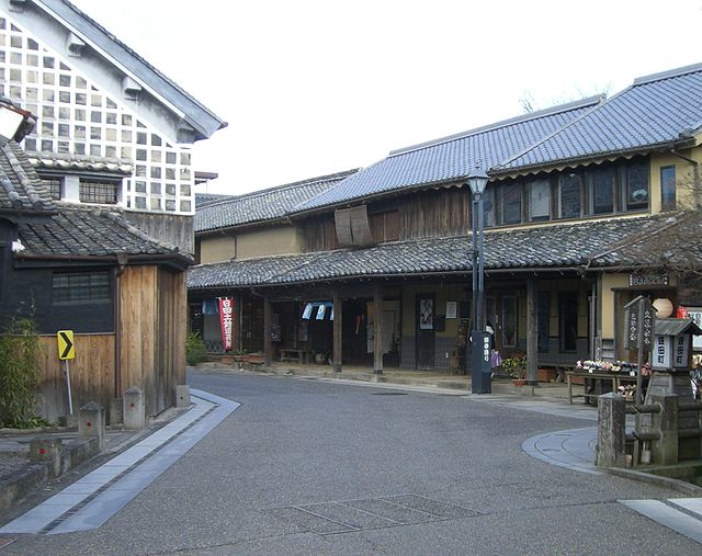 豆田町 (Mameda Town): "Whispers of the Wisteria Lane"