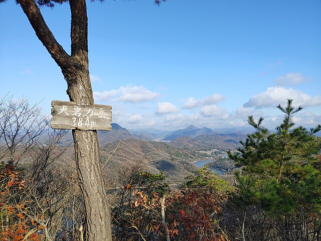 大岩岳 (Great Rock Mountain): "Whispers of the Ancient Stone"