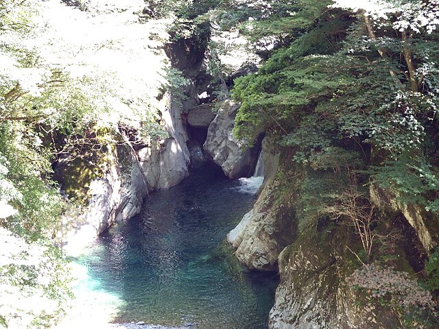 別子ライン(Besshi Line): "Whispers of the Winding Waters"