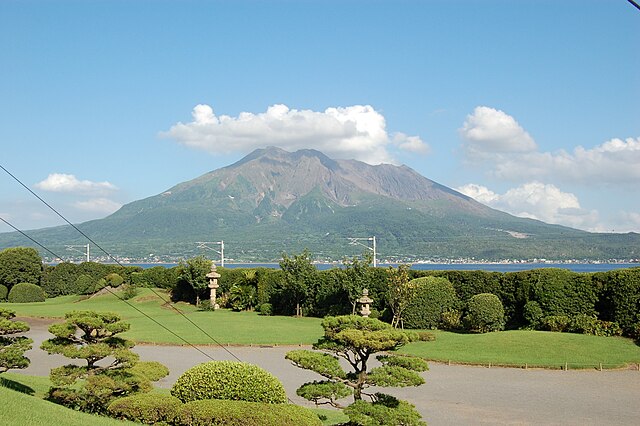 仙巌園 (Garden of the Immortal Rocks): "Whispers of Serenity in Stone and Bloom"