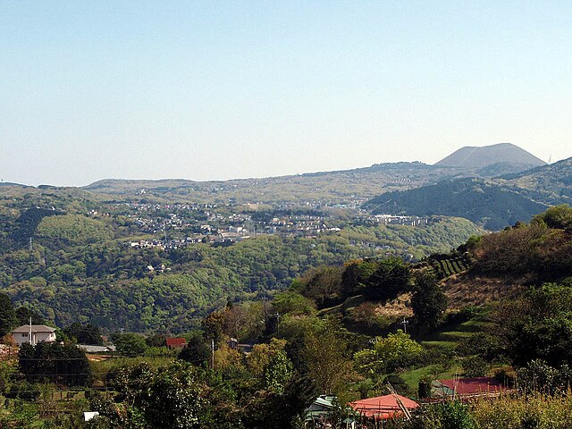 伊豆高原(Izu Highlands): Whispering Pines and Celestial Skies