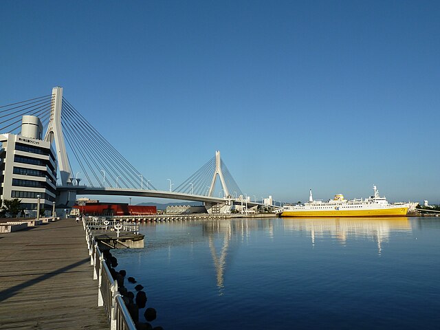 青森ベイブリッジ (Aomori Bay Bridge): "Whispers of the Tides"