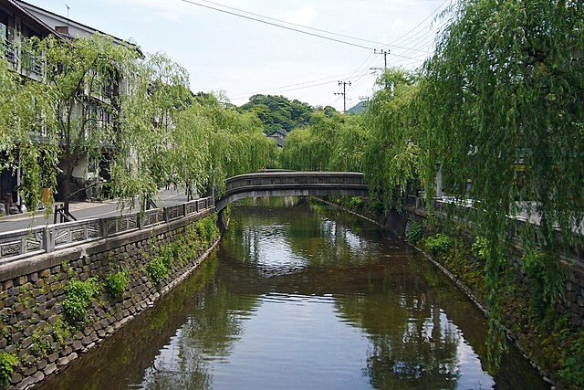 大谿川(Okikawa): "Whispers of the Flowing Silk"