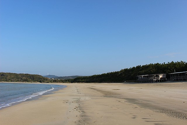 脇本海水浴場(Wakimoto Beach): "Whispers of the Tides"