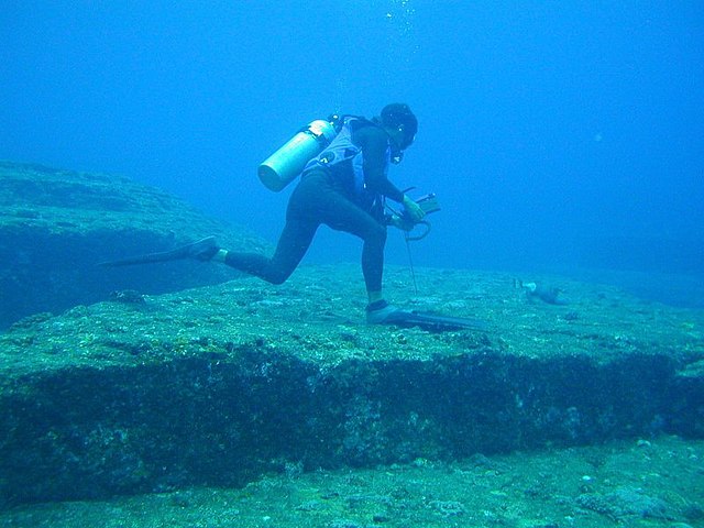 与那国島海底地形 (Yonaguni Island Underwater Topography): "Whispers of the Deep: Yonaguni's Sunken Secrets"