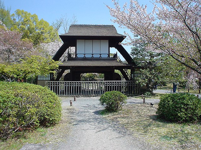 渉成園(Shosei-en): "Whispers of Serenity in the Garden of Reflection"
