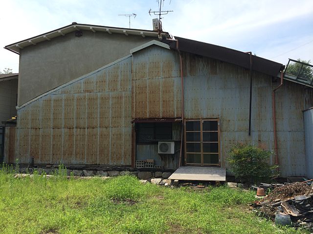 竹中精麦所水車水路跡 (Take-naka Seibakusho Waterwheel and Waterway Ruins): "Whispers of Water and Wheat"