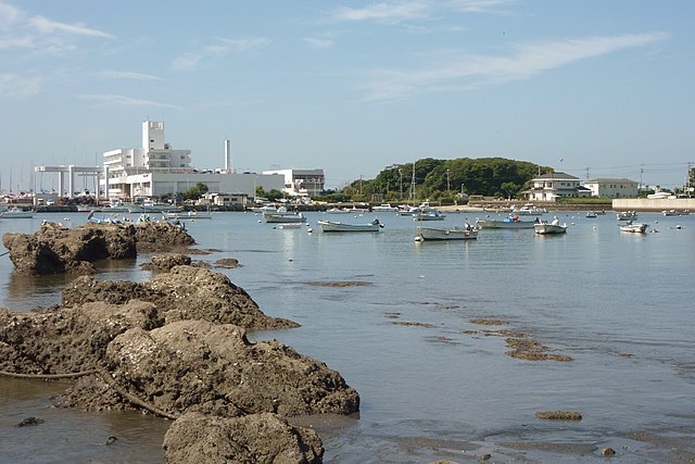 天神島 (Island of the Heavenly Deity): "Whispers of the Celestial Shore"