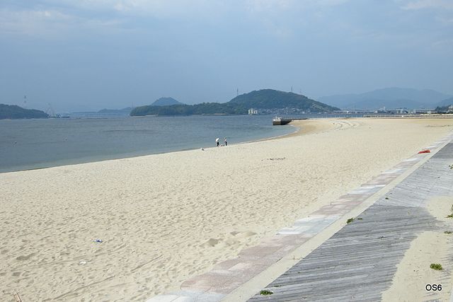 ベイサイドビーチ坂(Bayside Beach Slope): "Whispers of the Tides"