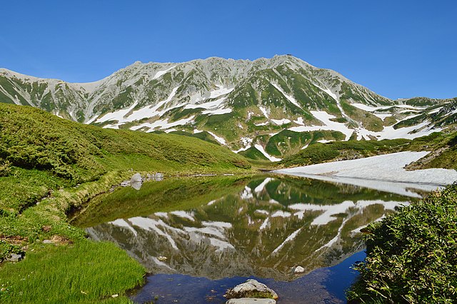 立山(Mount Tate): "Whispers of the Celestial Peaks"