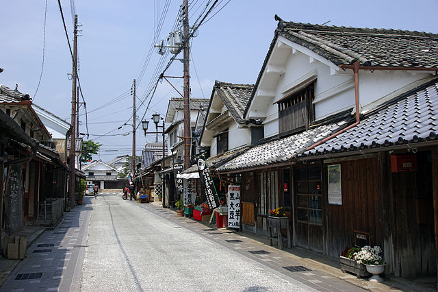 河原町妻入商家群 (Kawaramachi Wife-Entry Merchant Houses): "Whispers of Time in Merchant's Embrace"