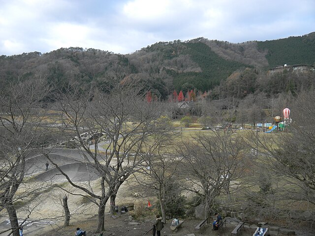 "のどごえ公園 (Nodogoe Park)": "Whispers of Serenity in Nature's Embrace"